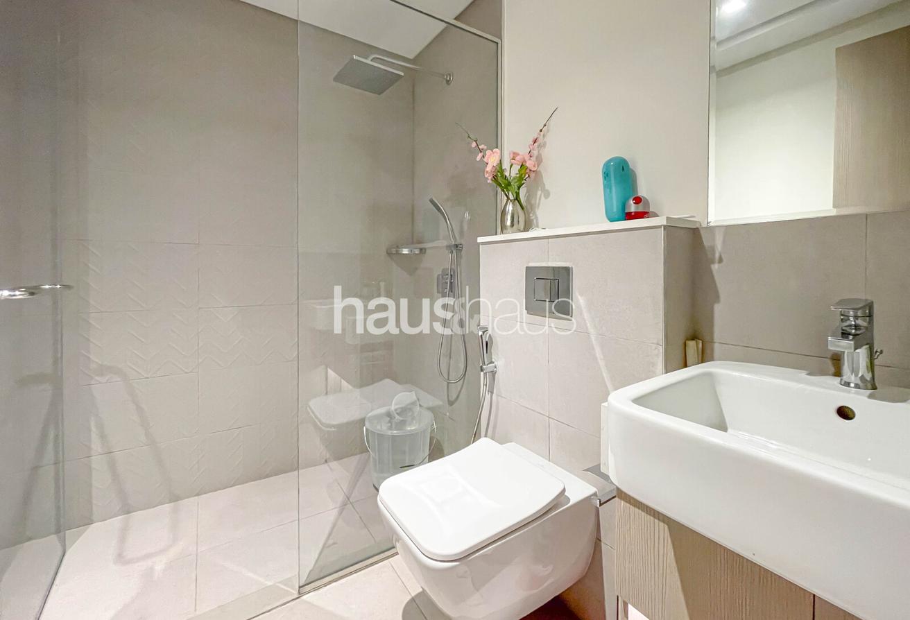 Unfurnished | Spacious | Vacant soon photo 6