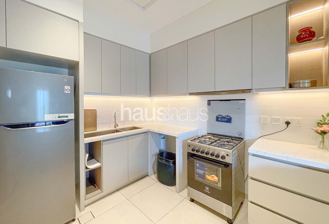 Unfurnished | Spacious | Vacant soon photo 4