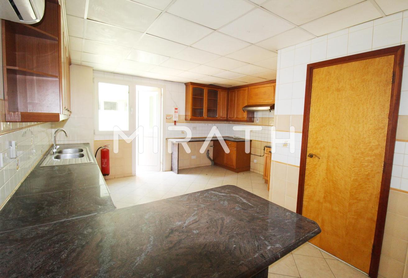 FULLY RENOVATED COMP VILLA | SHARED AMENTIES photo 5