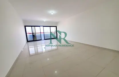 شقة - 3 غرف نوم - 4 حمامات للايجار في شارع المطار - أبوظبي