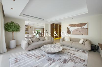 Villa - 5 Bedrooms - 4 Bathrooms for rent in Meadows 9 - Meadows - Dubai