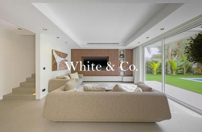 Villa - 5 Bedrooms - 4 Bathrooms for rent in Meadows 9 - Meadows - Dubai