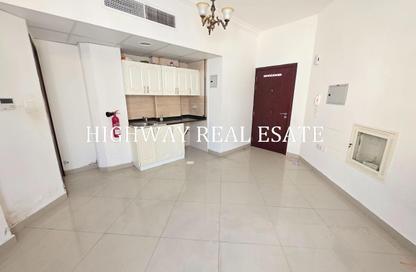 Apartment - Studio - 1 for rent in Muwailih Building - Muwaileh - Sharjah