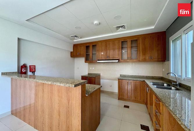 76164460 - Property Image 3