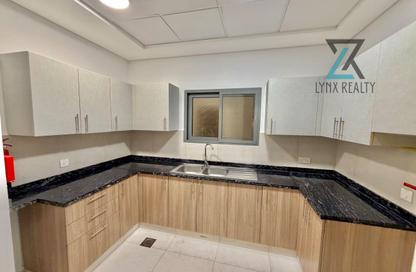 Apartment - 2 - 3 for rent in Airport View Building - Al Garhoud - Dubai Apartment - 2 - 3 for rent in Airport View Building - Al Garhoud - Dubai