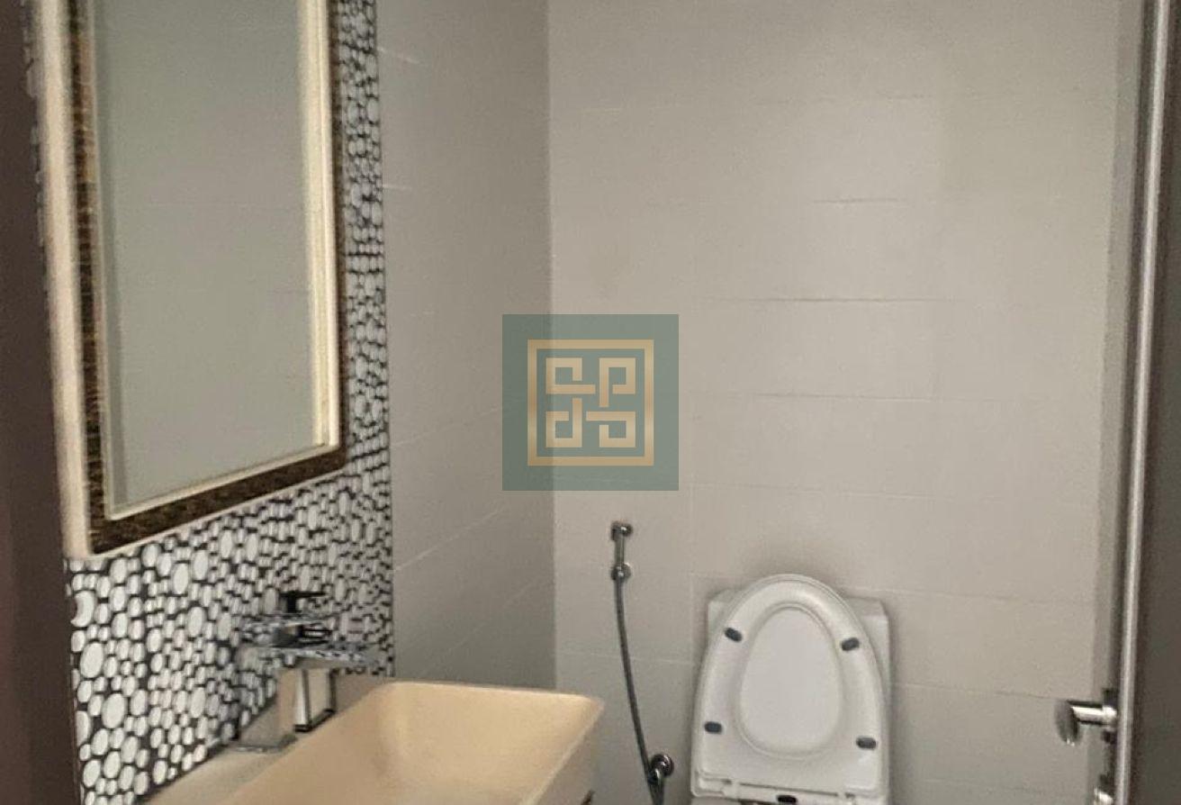 Fully Furnished | High Floor | Vacant photo 9