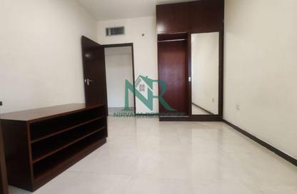 Apartment - 2 Bedrooms - 2 Bathrooms for rent in Tourist Club Area - Abu Dhabi