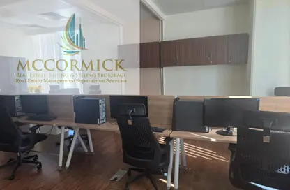مكتب - غرفة نوم - 1 حمام للايجار في القمة - الخليج التجاري - دبي