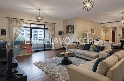 Apartment - 2 Bedrooms - 2 Bathrooms for rent in Al Ghaf 4 - Al Ghaf - Greens - Dubai