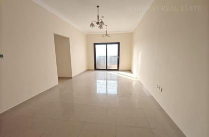 Apartment - 3 Bedrooms - 3 Bathrooms for rent in Muwaileh 29 Building - Muwaileh - Sharjah