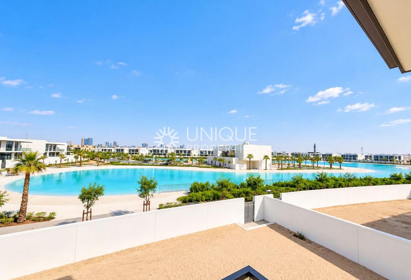 Rare Villa | On Lagoon | Vacant photo 6