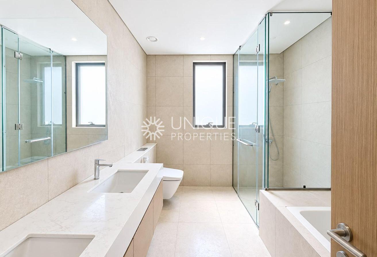 Rare Villa | On Lagoon | Vacant photo 8