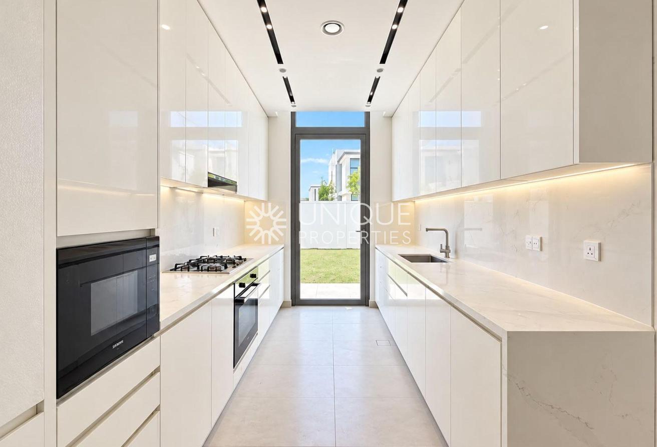 Rare Villa | On Lagoon | Vacant photo 4