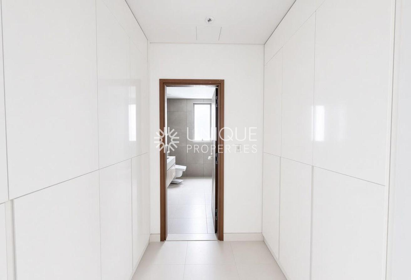 Rare Villa | On Lagoon | Vacant photo 12