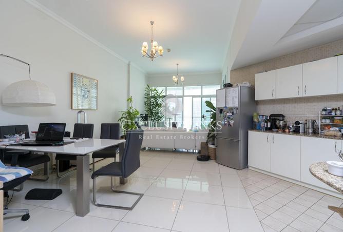 شاغر | واسع | إطلالات على المياه