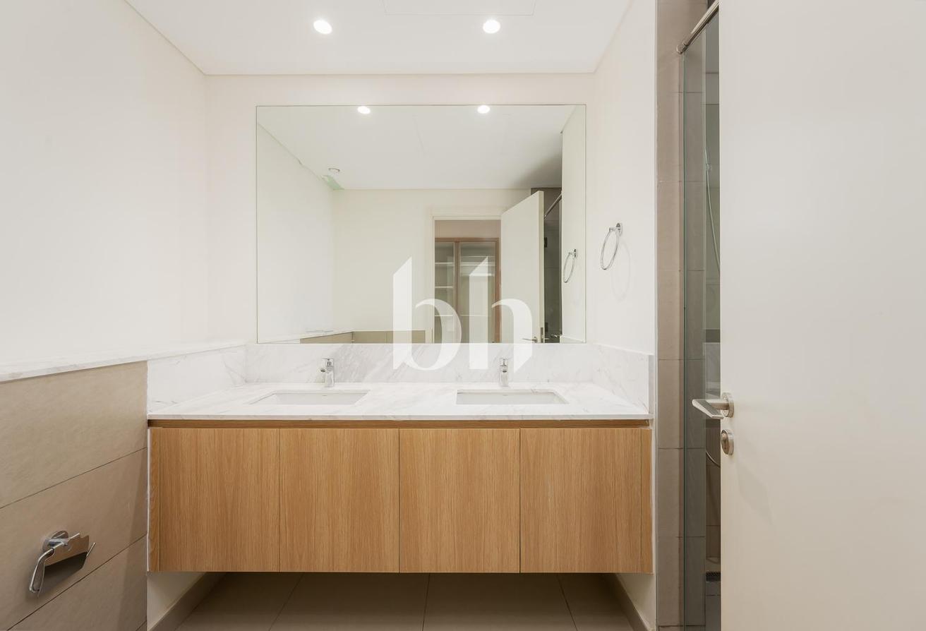 5 Bed | Fully Upgraded | Landscaped photo 18