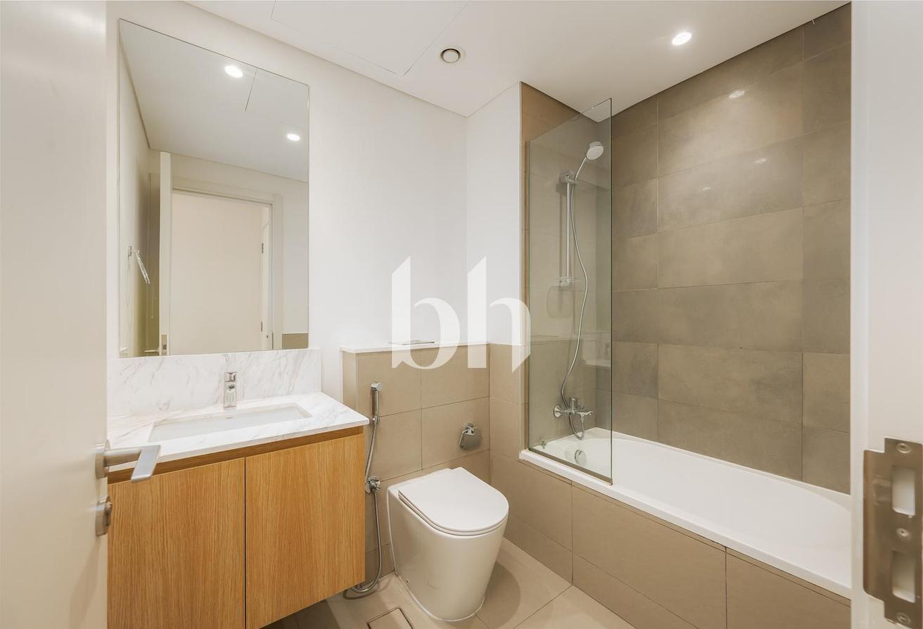 5 Bed | Fully Upgraded | Landscaped photo 17