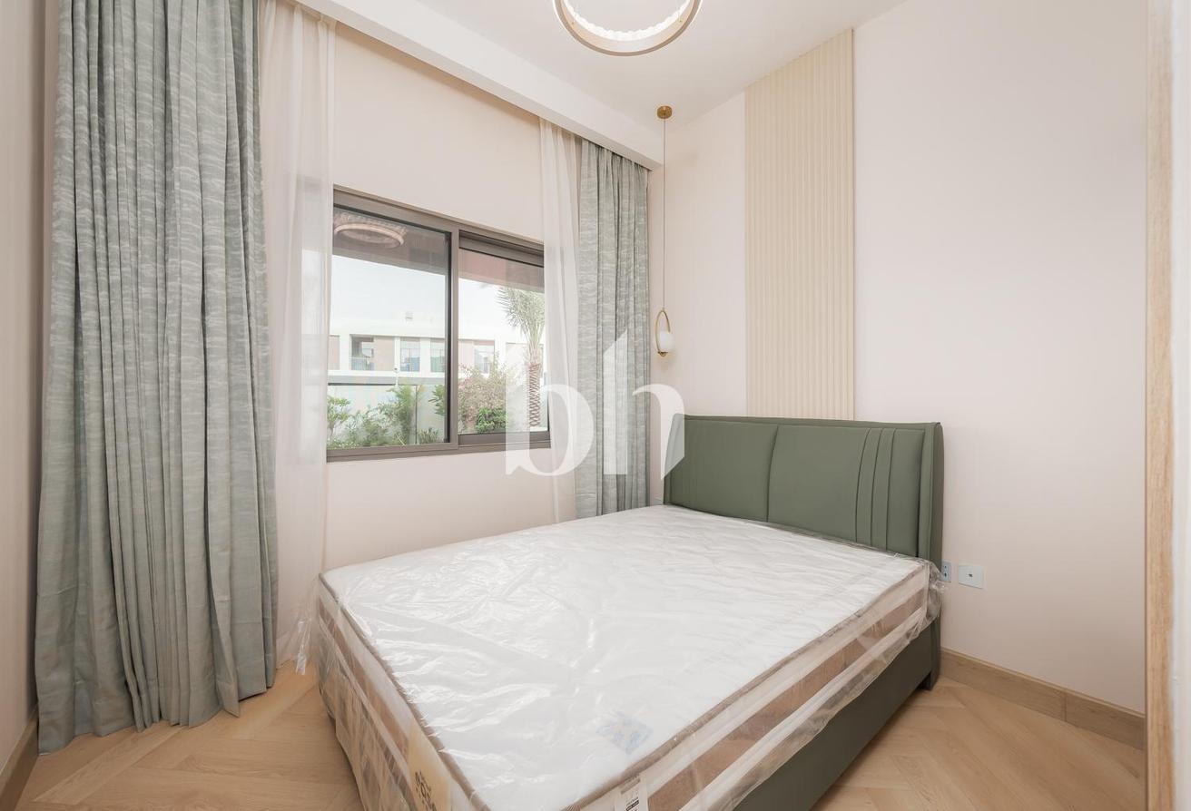 5 Bed | Fully Upgraded | Landscaped photo 8
