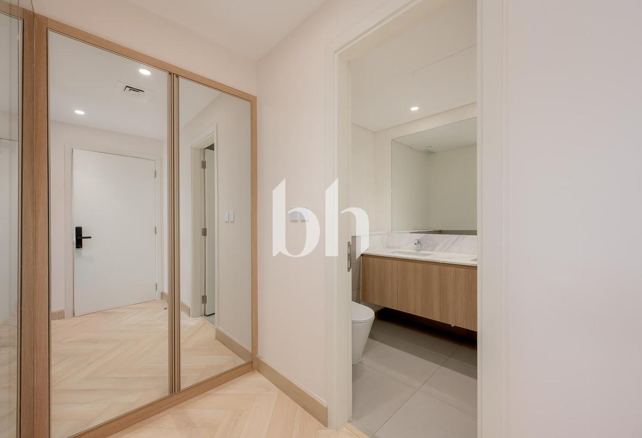 5 Bed | Fully Upgraded | Landscaped photo 15
