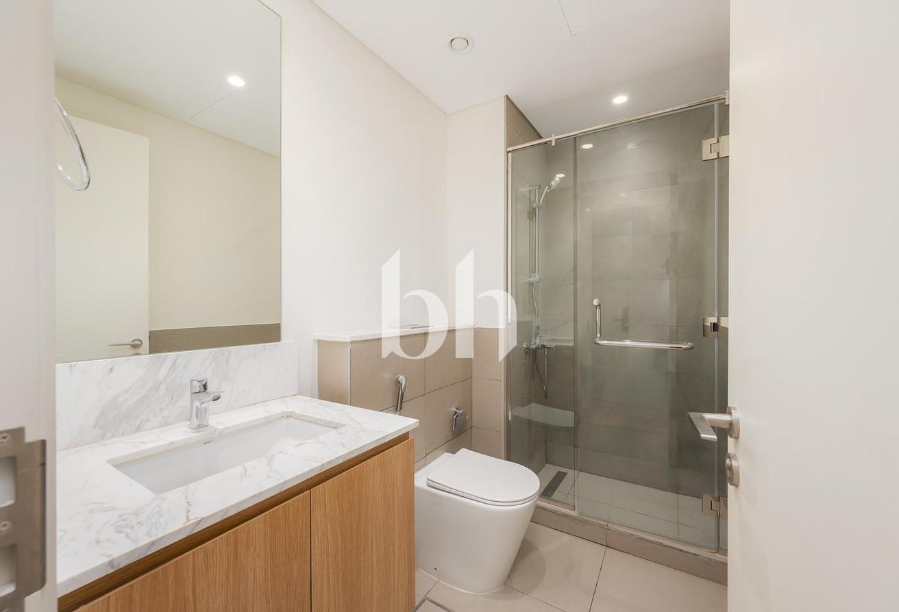 5 Bed | Fully Upgraded | Landscaped photo 14
