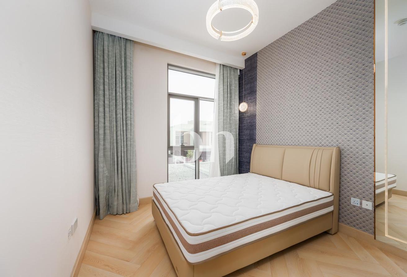 5 Bed | Fully Upgraded | Landscaped photo 9