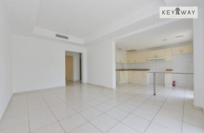 Villa - 2 Bedrooms - 3 Bathrooms for rent in Springs 8 - The Springs - Dubai Villa - 2 Bedrooms - 3 Bathrooms for rent in Springs 8 - The Springs - Dubai