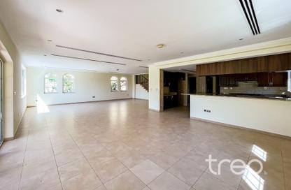 Villa - 4 Bedrooms - 5 Bathrooms for rent in District 4 - Jumeirah Park - Dubai