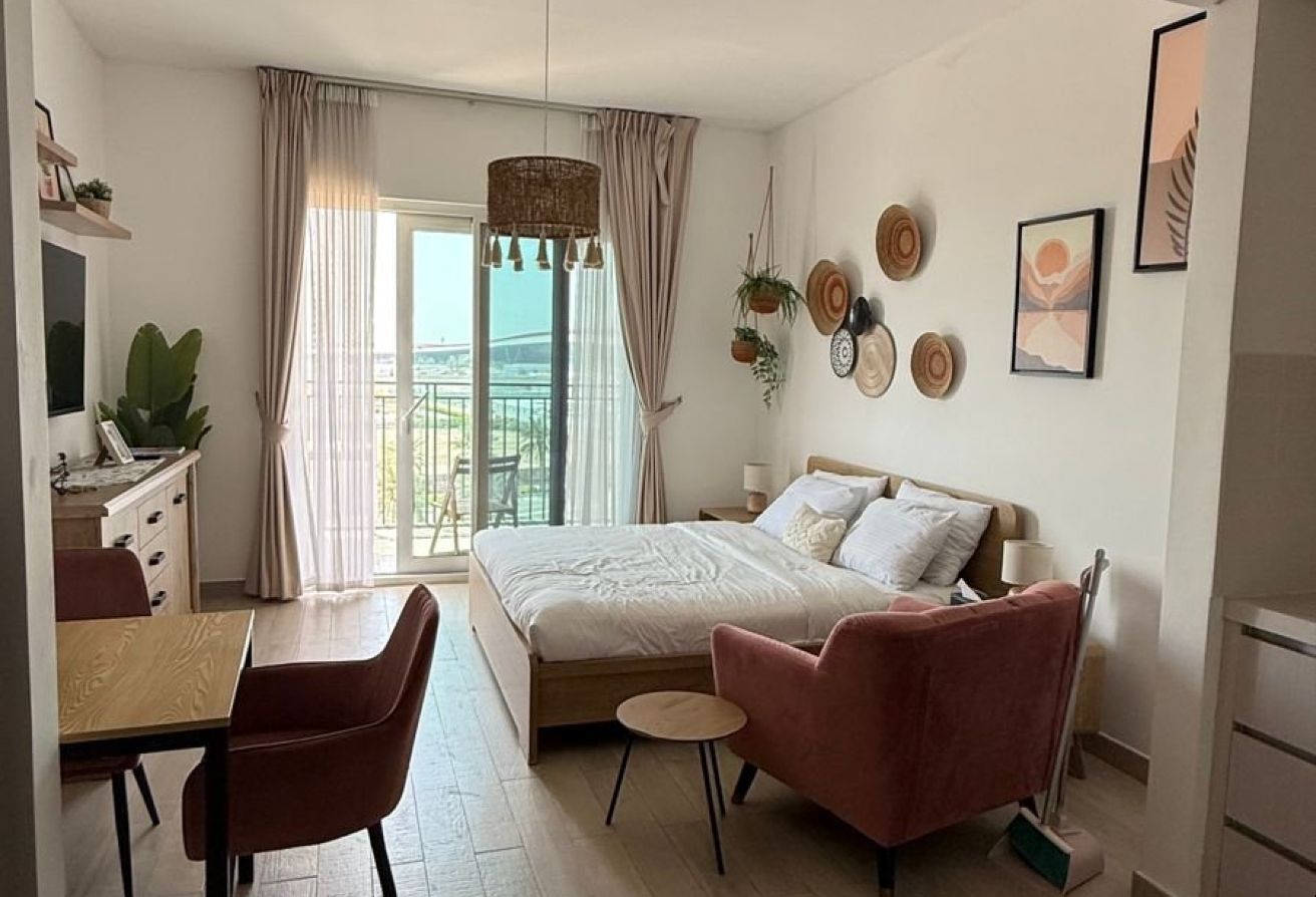 Elegant Studio | Furnished | Canal View