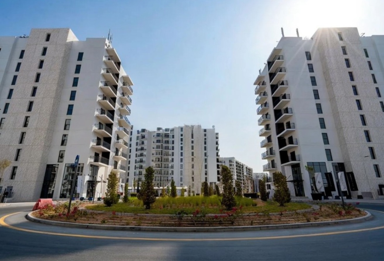 Elegant Studio | Furnished | Canal View