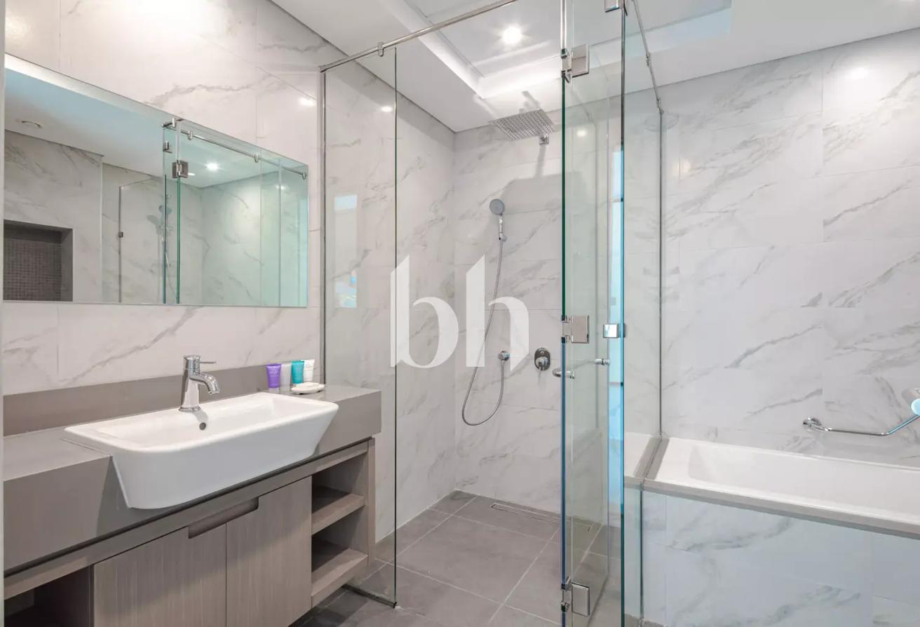 Large 3BR+Maid | Downtown Access | Bright Layouts photo 13