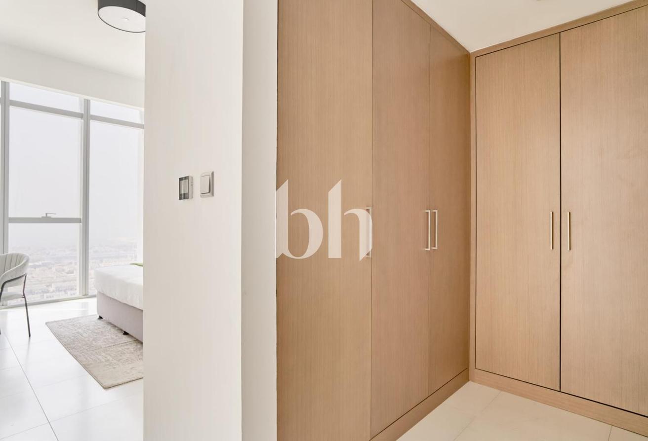 Large 3BR+Maid | Downtown Access | Bright Layouts photo 8