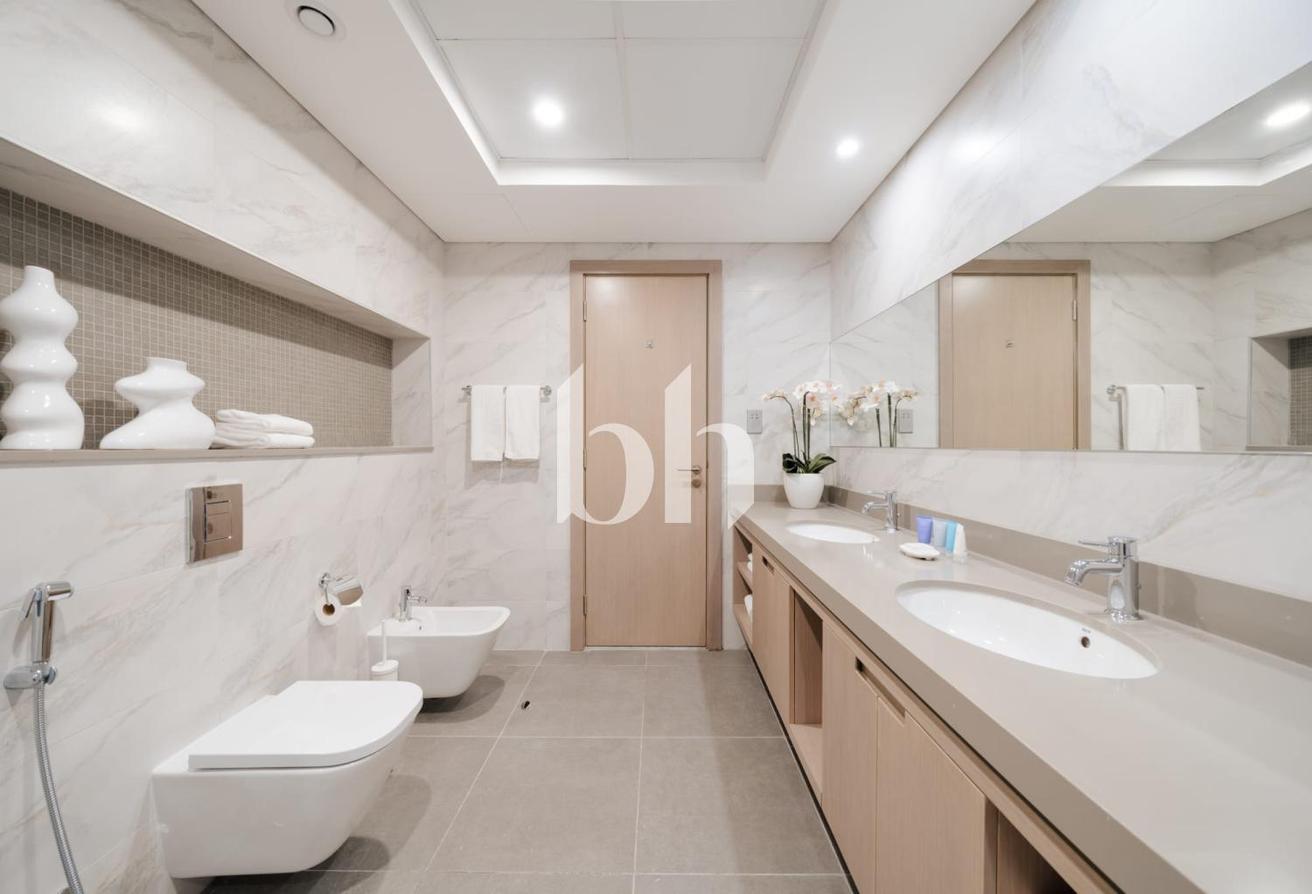 Large 3BR+Maid | Downtown Access | Bright Layouts photo 19