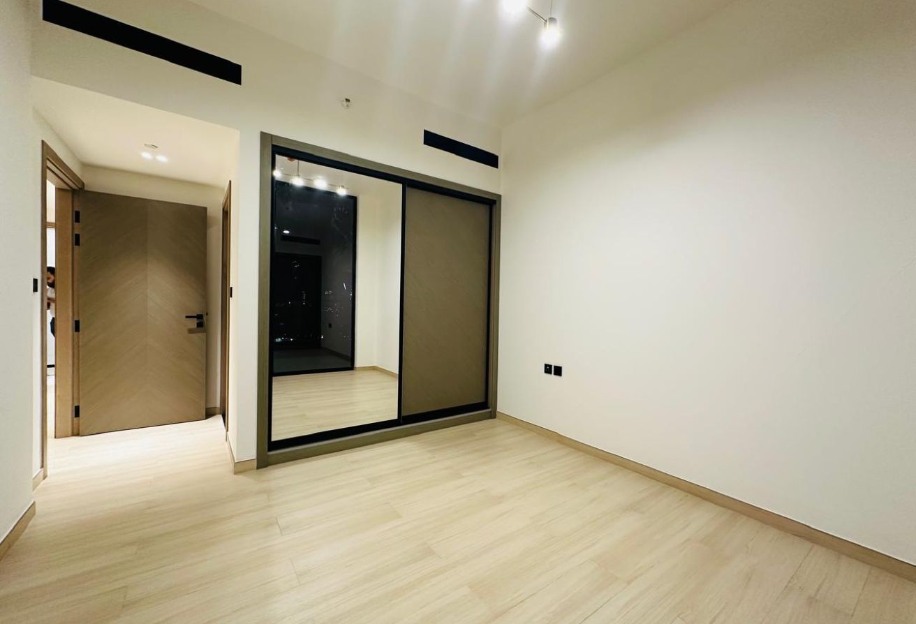 RENTED | VACANT | FULLY FURNISHED gallery image