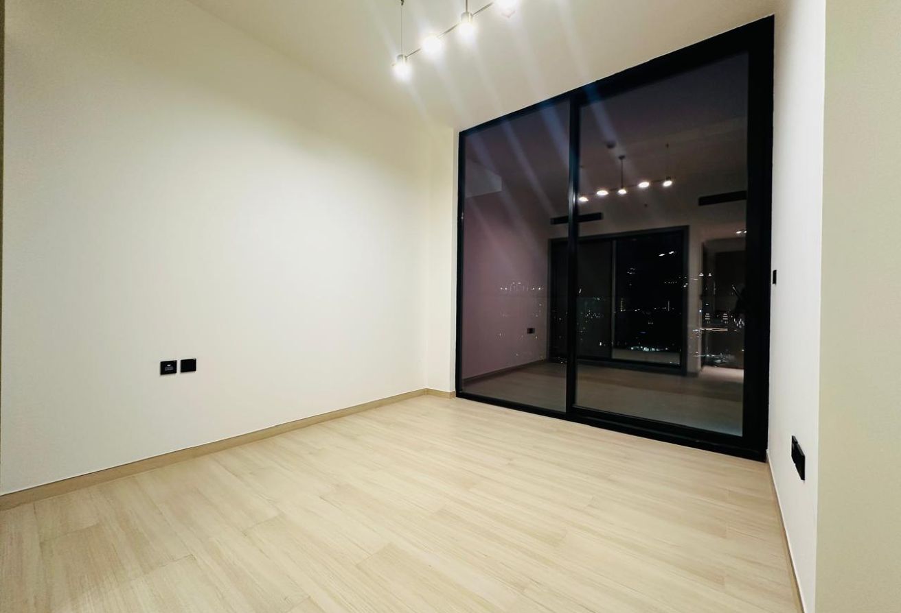 RENTED | VACANT | FULLY FURNISHED gallery image