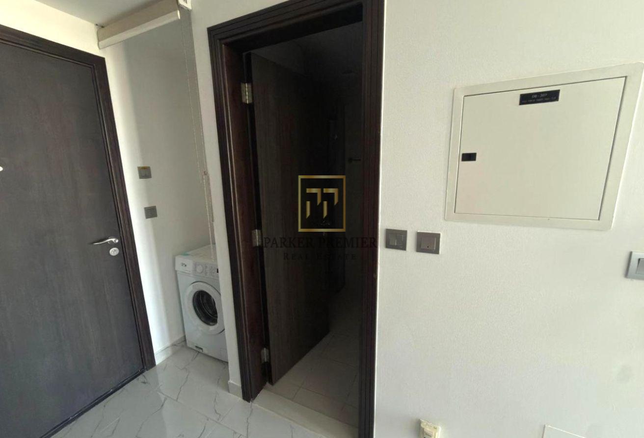 Smart Studio Layout | Fully-Furnished w/ Balcony photo 9