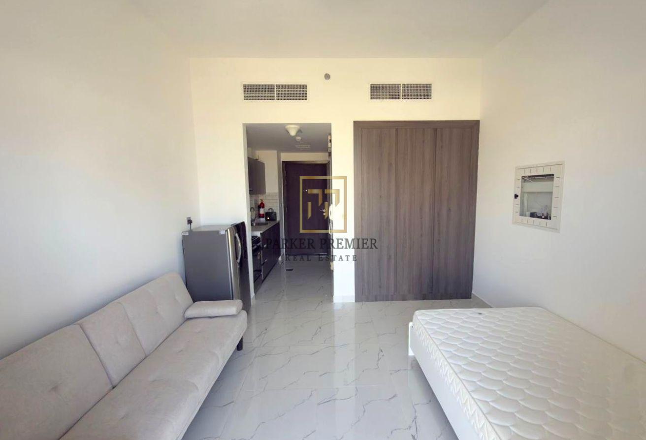 Smart Studio Layout | Fully-Furnished w/ Balcony photo 6
