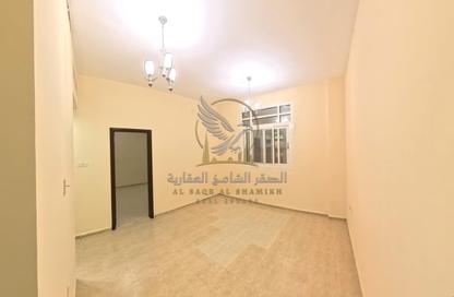 شقة - 1 - 2 للايجار في مجمع مويلح - تجارية مويلح - الشارقة