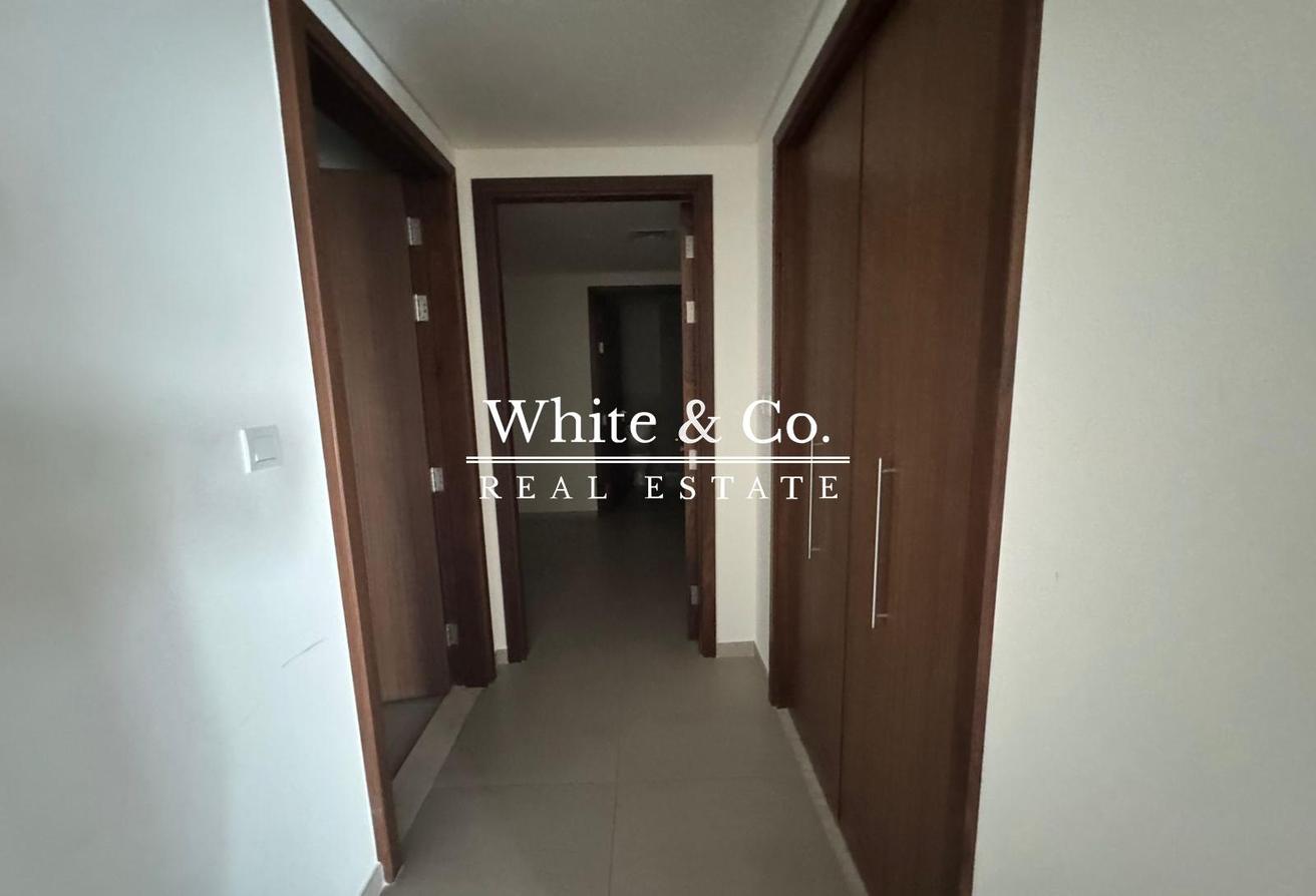 HIGH FLOOR | LARGE LAYOUT |PRICE REDUCTION photo 5