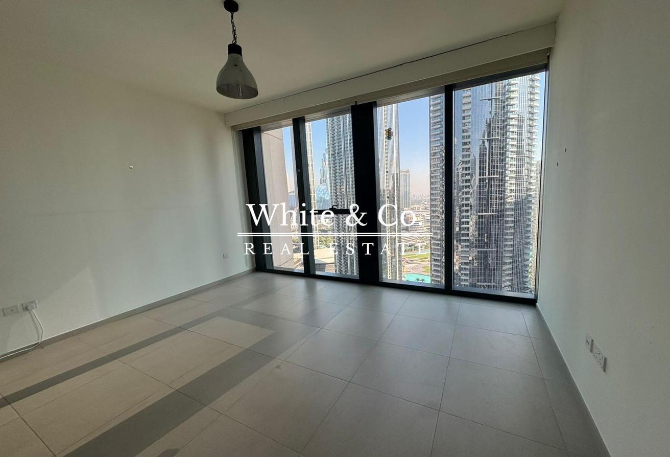 HIGH FLOOR | LARGE LAYOUT |PRICE REDUCTION photo 3