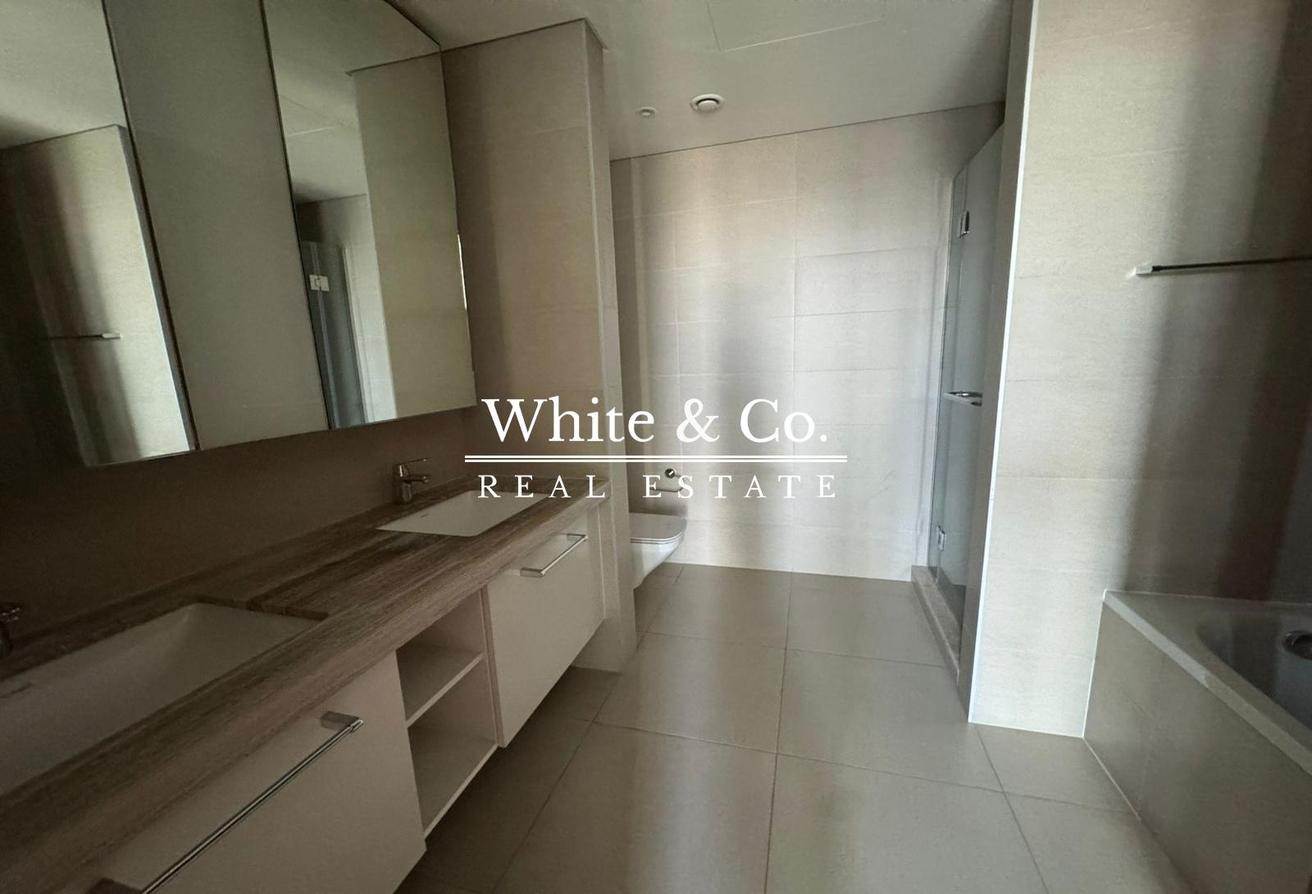 HIGH FLOOR | LARGE LAYOUT |PRICE REDUCTION photo 6