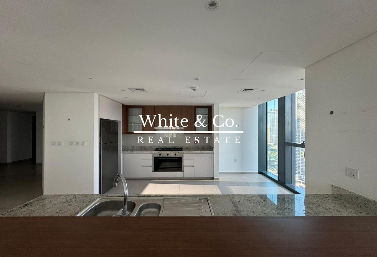 HIGH FLOOR | LARGE LAYOUT |PRICE REDUCTION photo 9