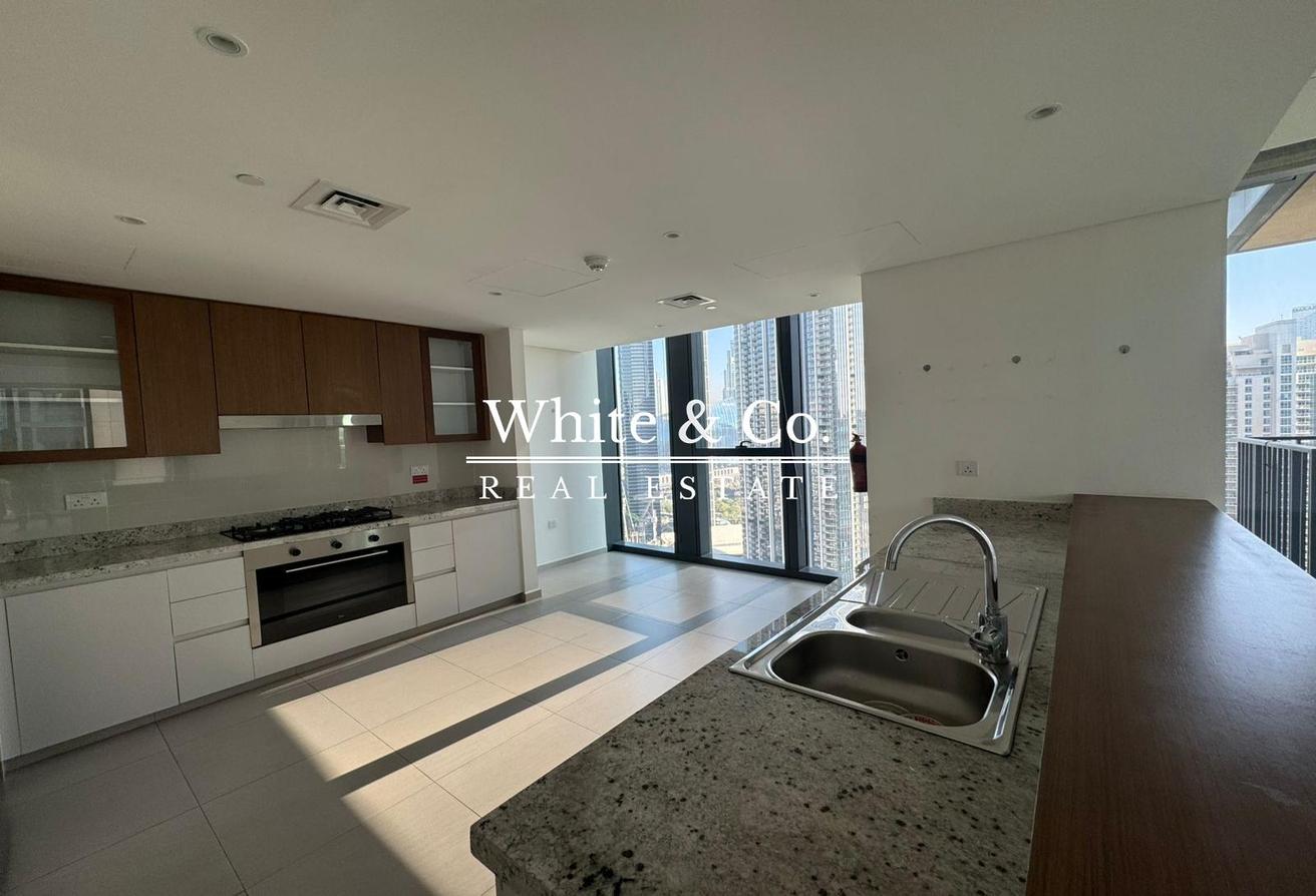 HIGH FLOOR | LARGE LAYOUT |PRICE REDUCTION photo 7