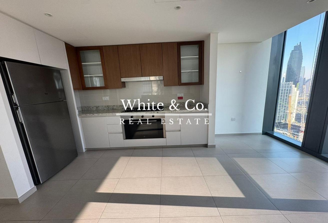 HIGH FLOOR | LARGE LAYOUT |PRICE REDUCTION photo 8