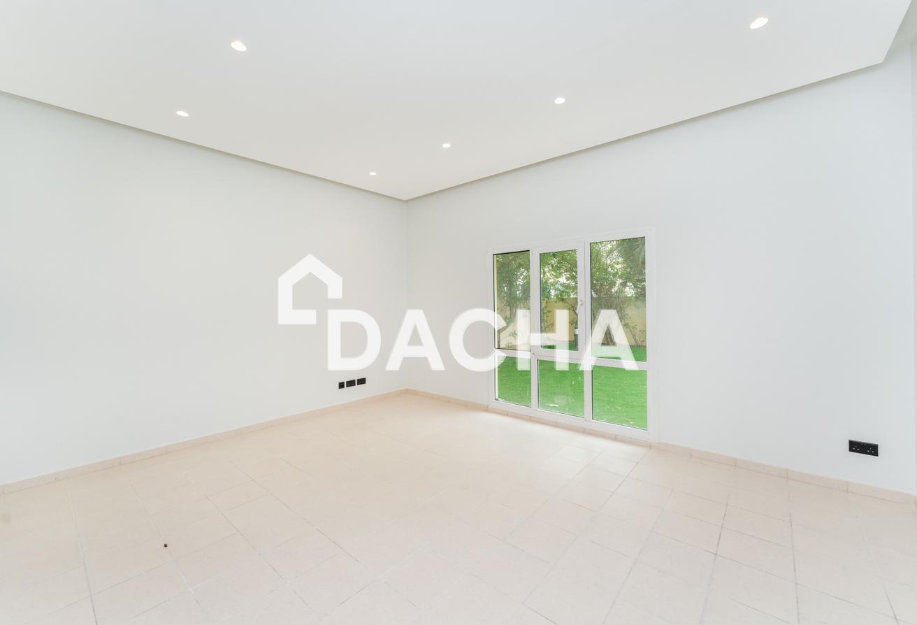 Fully Upgraded | Prime Area | Large Plot photo 5