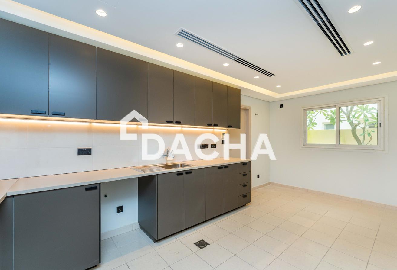 Fully Upgraded | Prime Area | Large Plot photo 4