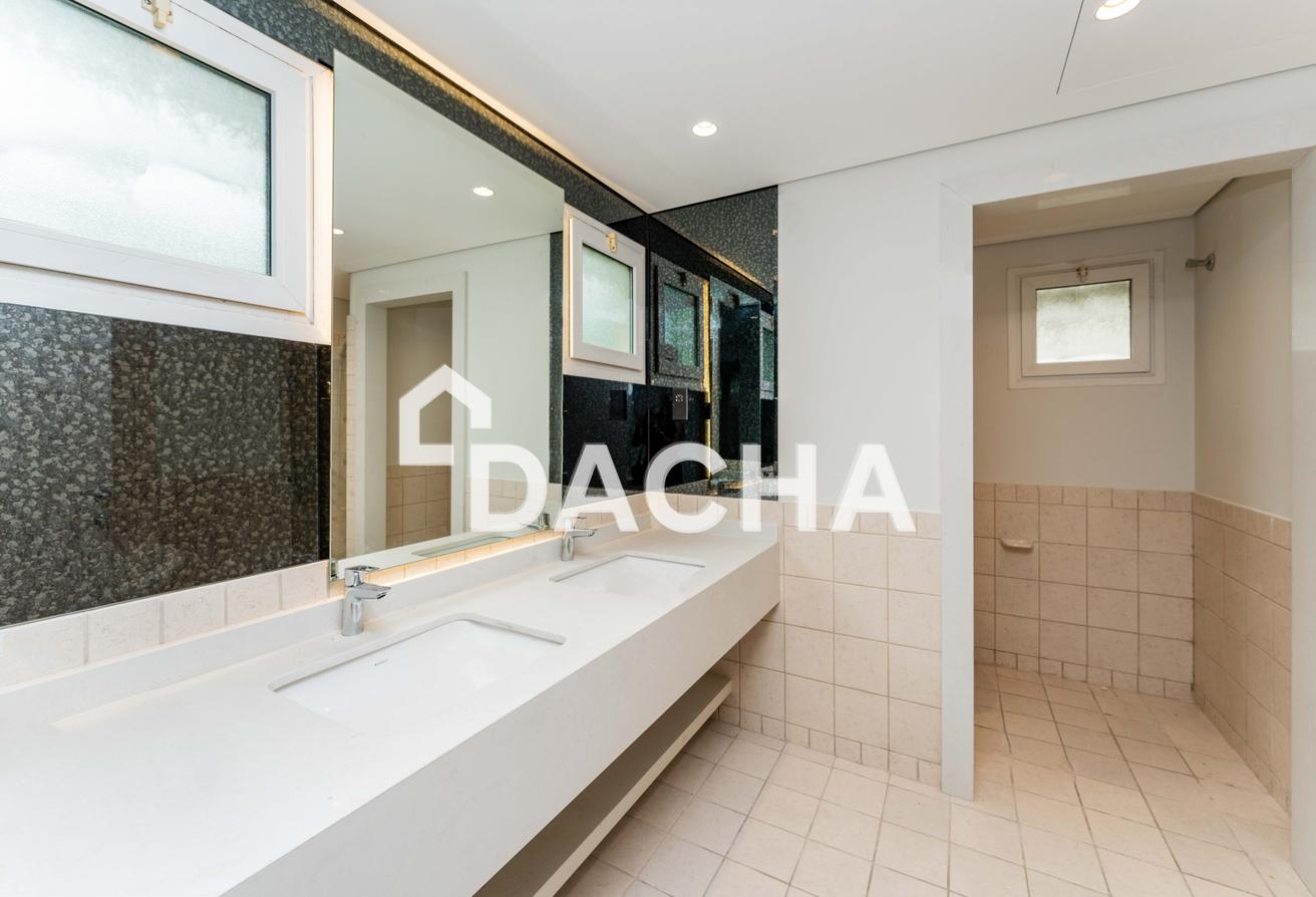 Fully Upgraded | Prime Area | Large Plot photo 11