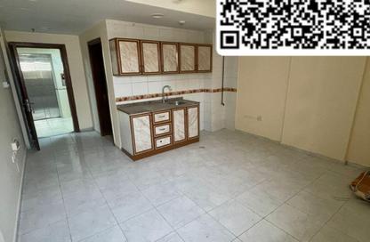 Apartment - Studio - 1 Bathroom for rent in Al Plaza Building - Al Ghuair - Al Gharb - Sharjah
