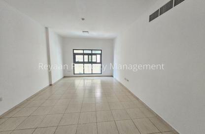 Apartment - 2 - 2 for rent in Dar Al Majaz - Jamal Abdul Nasser Street - Al Majaz - Sharjah