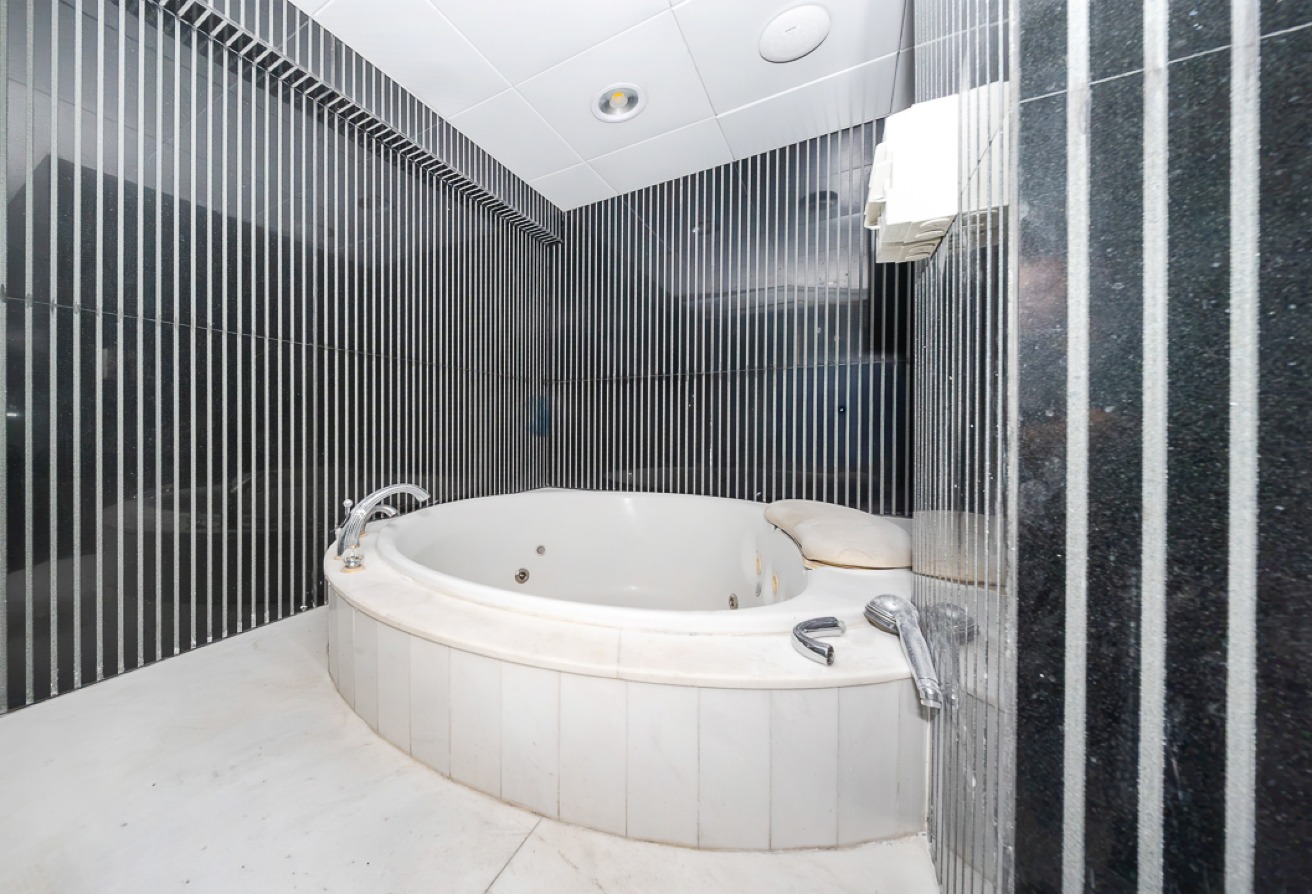 4 bedroom apartment in The Zen Tower, Dubai Marina: 19