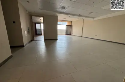 شقة - 2 غرف نوم - 3 حمامات للايجار في مساكن كورنيش عجمان - طريق كورنيش عجمان - عجمان